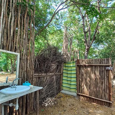 Bamba Kofi Lodge Ватаму Экстерьер фото